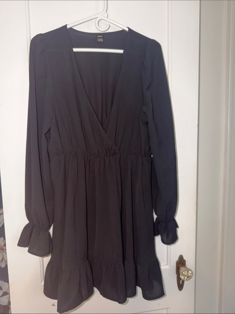 SHEIN Black Long Sleeve V-Neck Ruffle Dress
